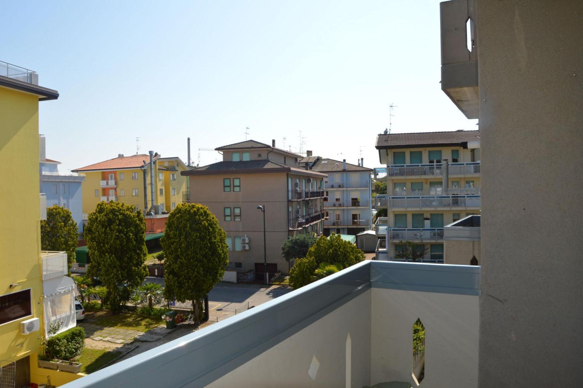 Comfortable Flat Close To The Beach - Beahost Apartment Caorle Bagian luar foto